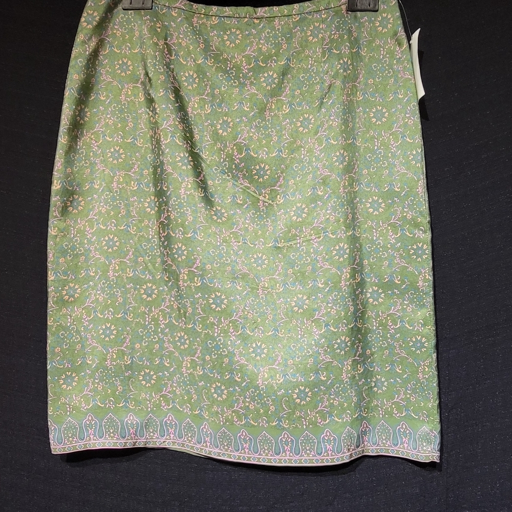 Old Navy mid length.  Flowry print all over. Size 10 BNWT